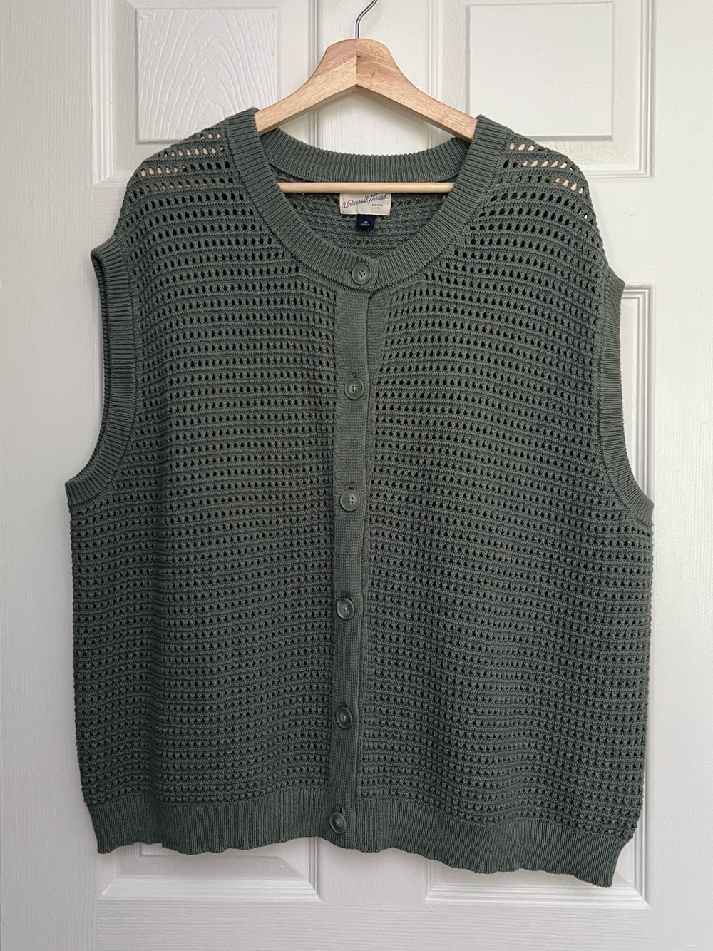 Universal Thread Sleeveless Button Up Sweater Vest